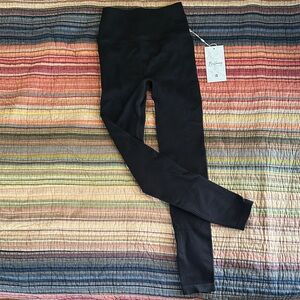 BUFFBUNNY Ribbed Seamless Scruch Leggings - Onyx Black